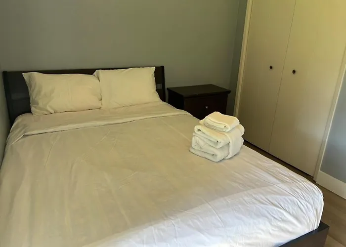 Cozy Retreat On Sandpiper Court - Room H With Share Bathroom