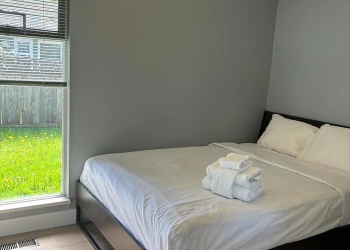 Cozy Retreat On Sandpiper Court - Room H With Share Bathroom