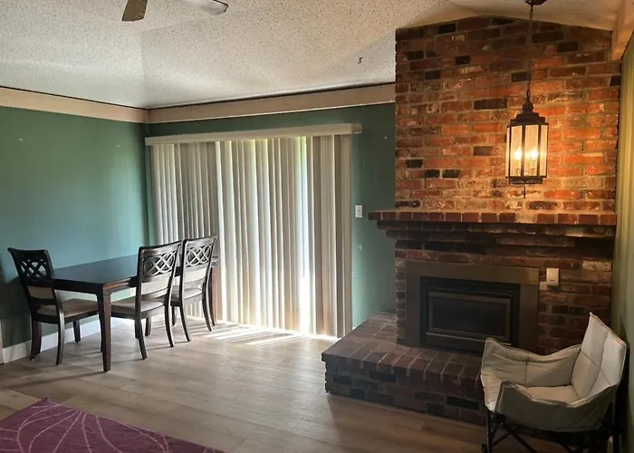 Cozy Retreat On Sandpiper Court - Room H With Share Bathroom