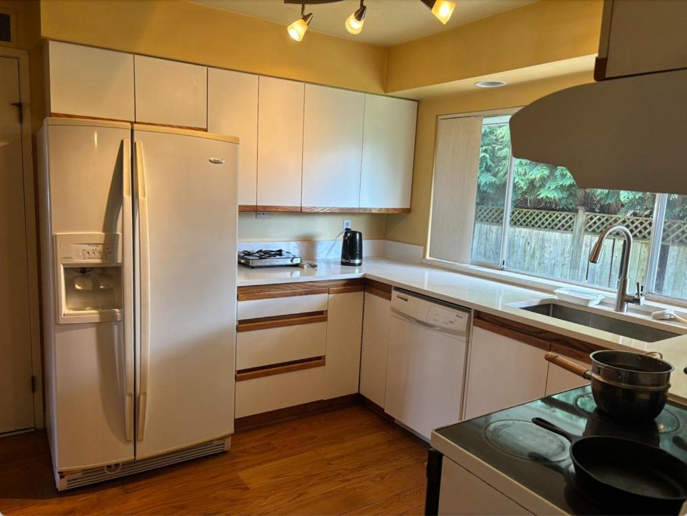 Homestay Cozy Retreat On Sandpiper Court - H With Share Bathroom *