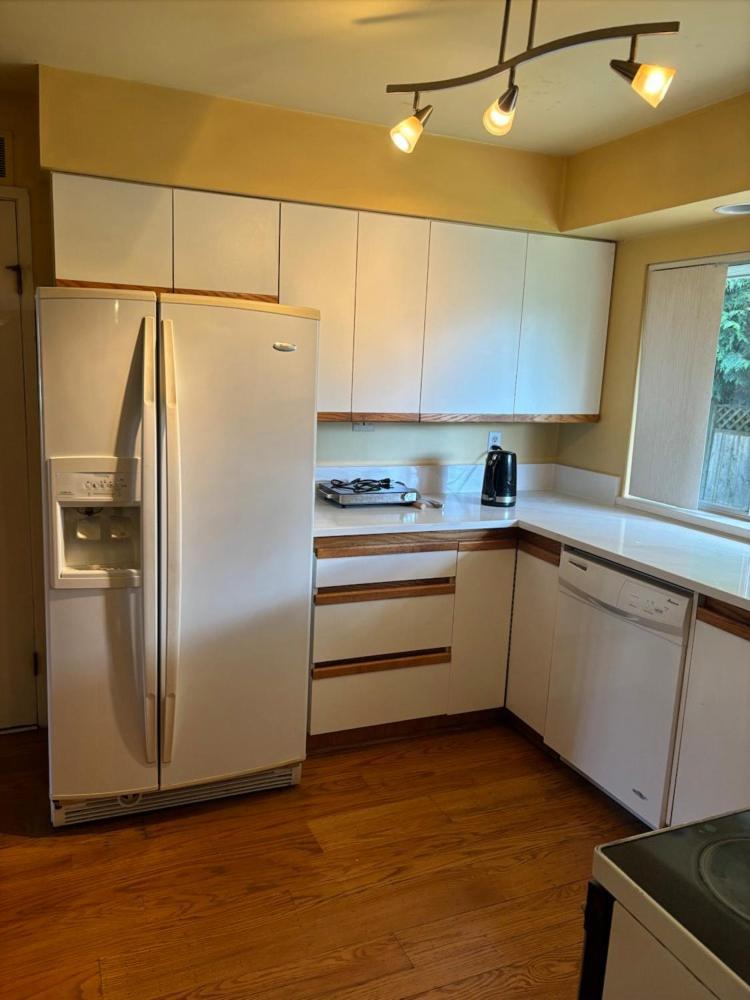 Cozy Retreat On Sandpiper Court - H With Share Bathroom *